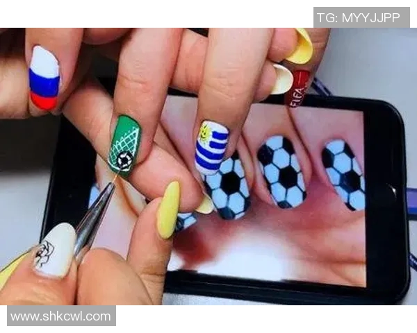 足球明星女友们的时尚美甲造型大揭秘让你领略她们的独特魅力与风格