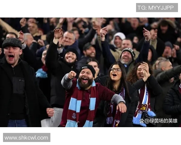 替补足球明星的奋斗与荣耀：从替补席到绿茵场的逆袭之路